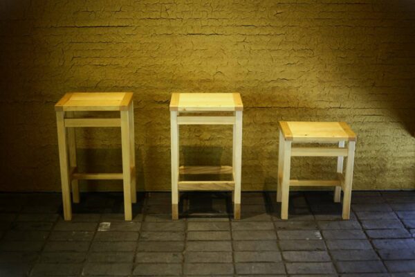 秀野祐介ヒノキのスツール