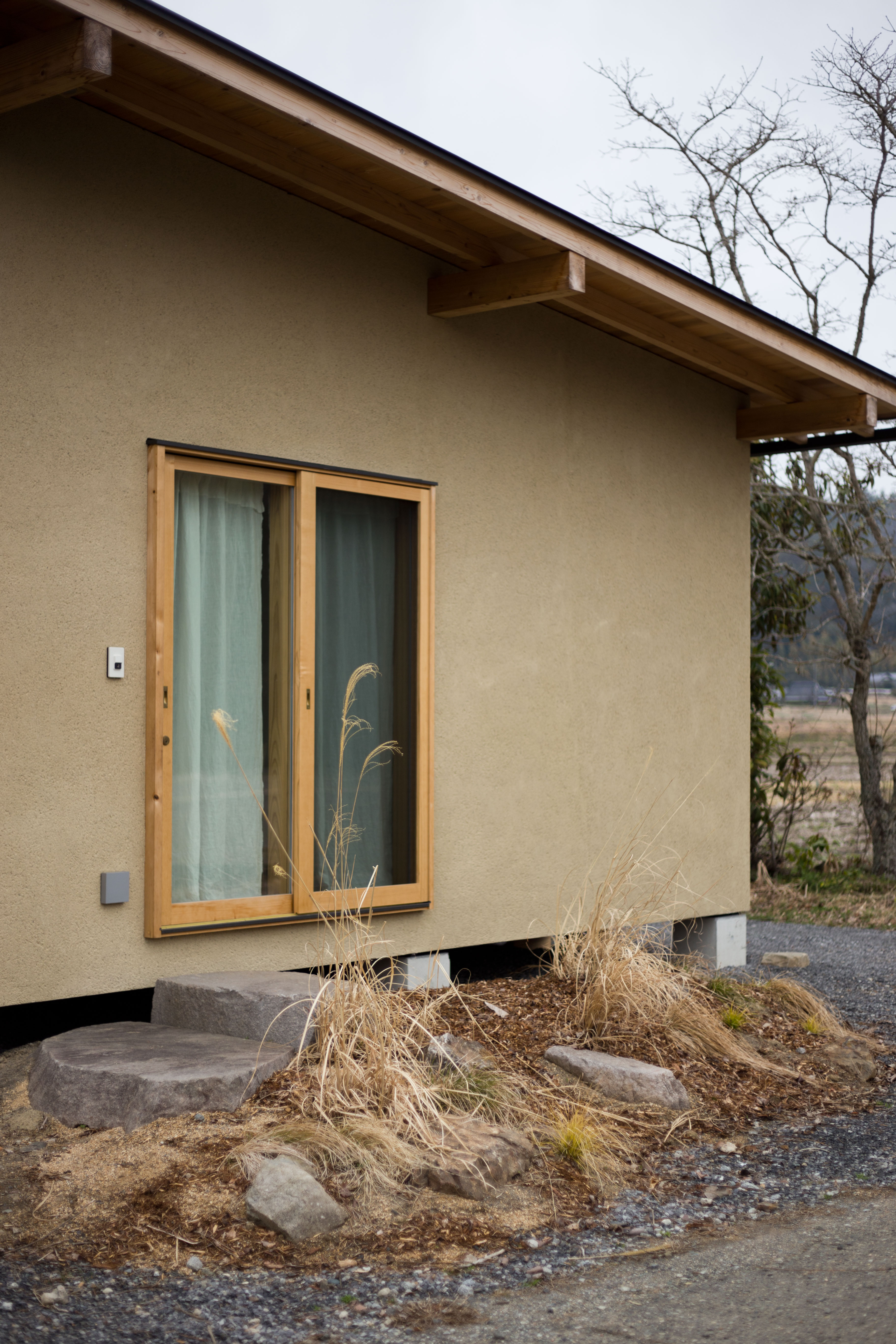 モルタル掻き落としと丹波鉄平石